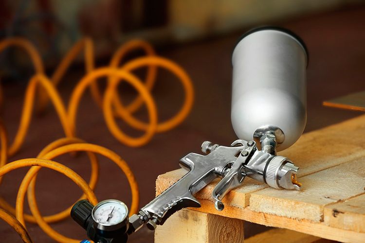 pistola-barnizado-muebles-valencia